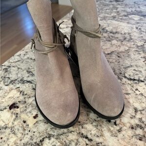 WATERPROOF SOREL BOOTIES